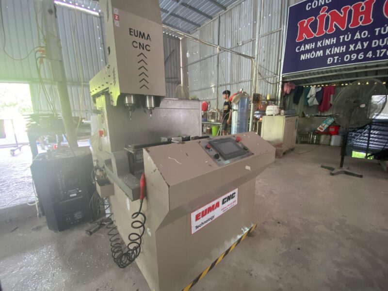 Máy CNC